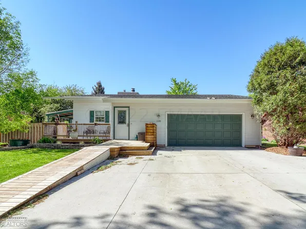 2208 26 1/2 Ave S, Fargo, ND 58103