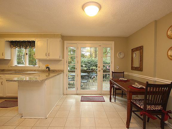 Lots of sunlight in kitchen 