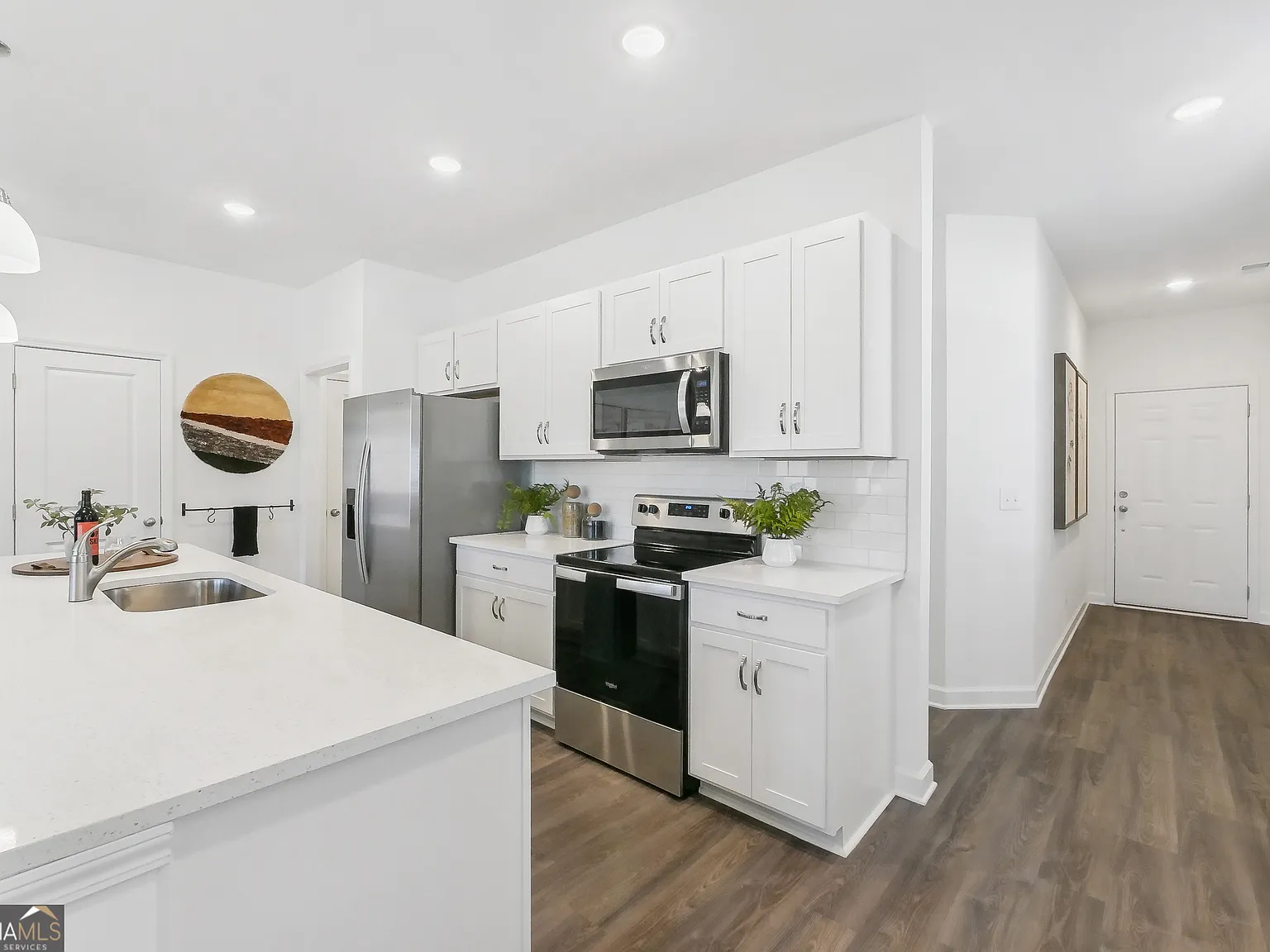 3 bed, 2.5 bath, 1805 sqft, $2,295 — Photo 2