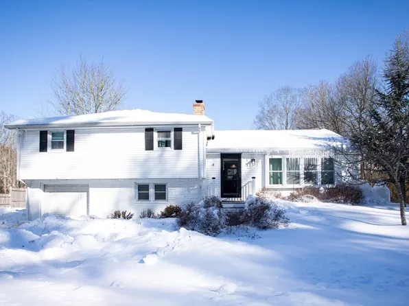 71 County St, Lakeville, MA 02347