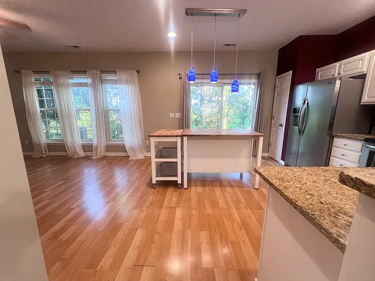 302 Mannington Dr — Photo 9