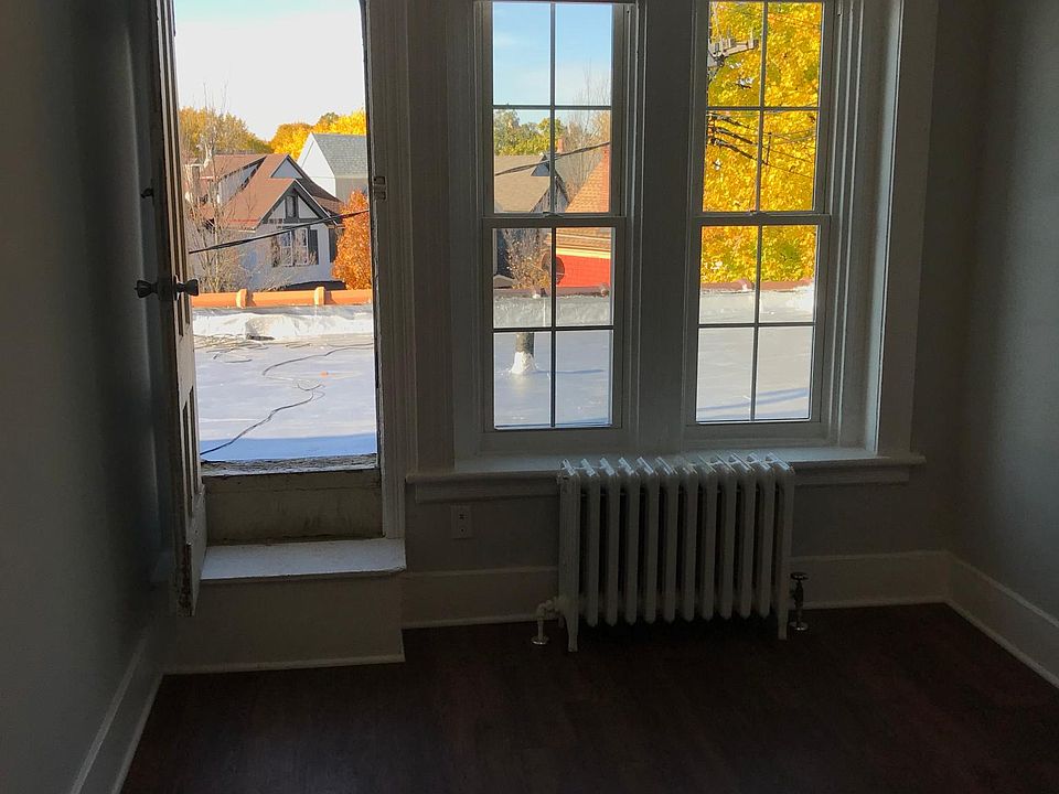 Door opens to a roof-top view.