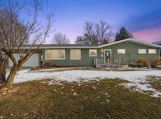 105 S 10th St, Montezuma, IA