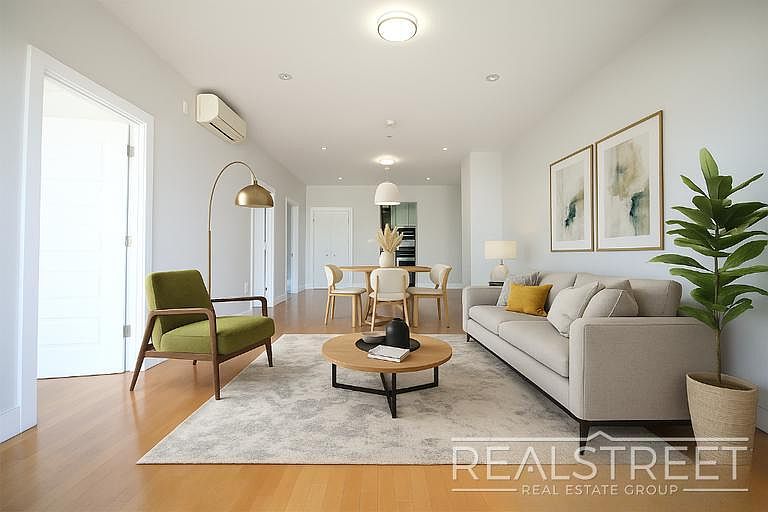 1st image of 90-02 Queens Blvd #515