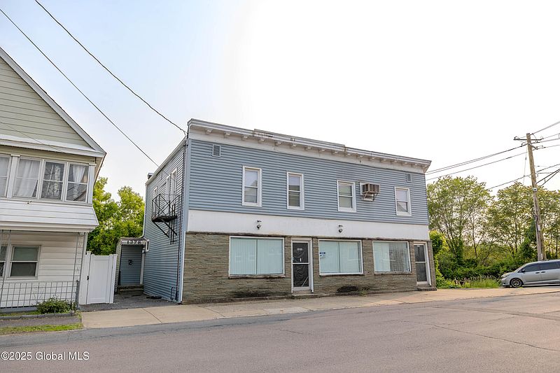 4th image of 1374 10th Avenue