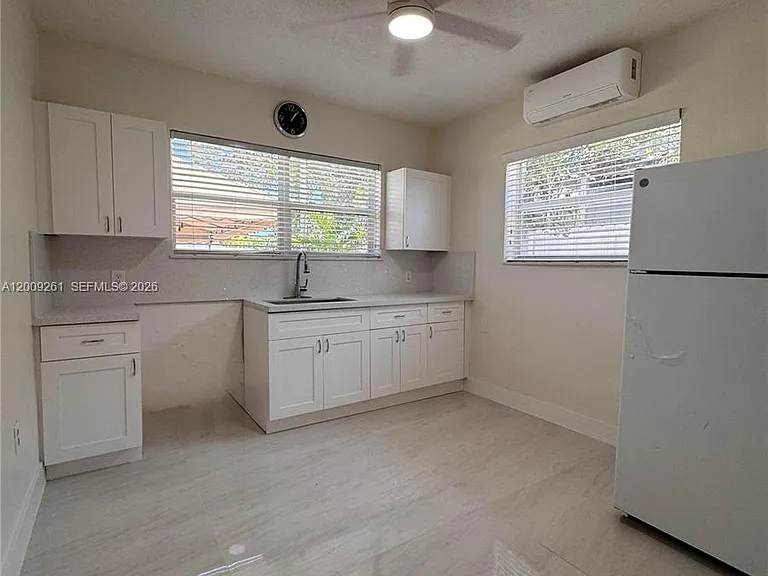 606 SW 58th Ct #1 — Photo 7