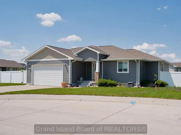 4328 Indian Grass Cir, Grand Island, NE 68803