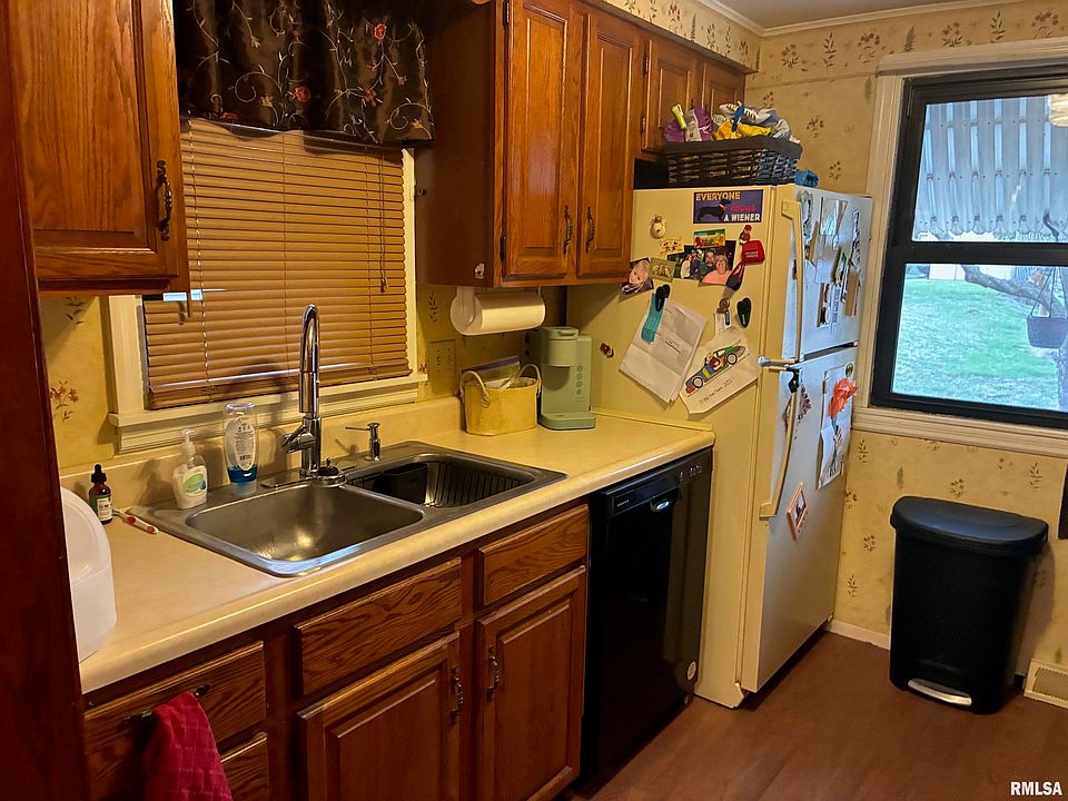 2nd image of 834 S 18th St