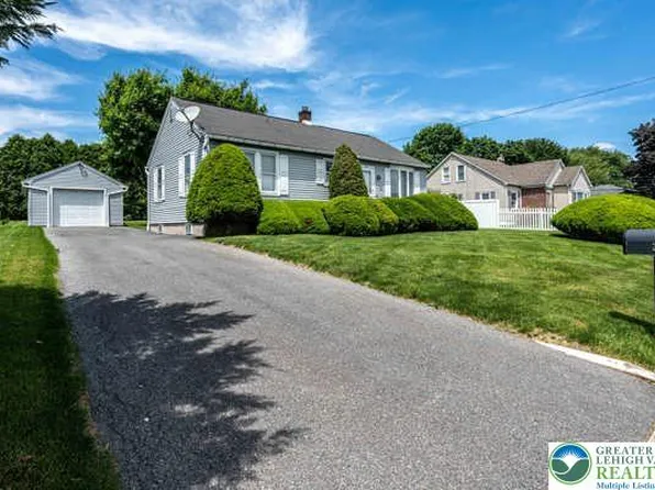29 E Saint Elmo St, Nazareth, PA 18064