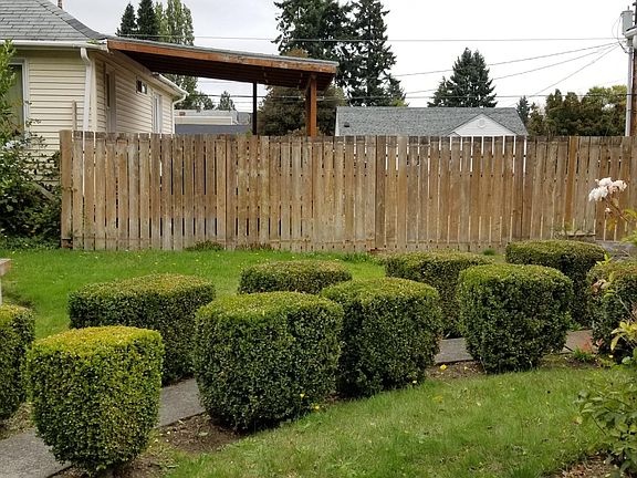 3rd image of 1218 Warren Ave