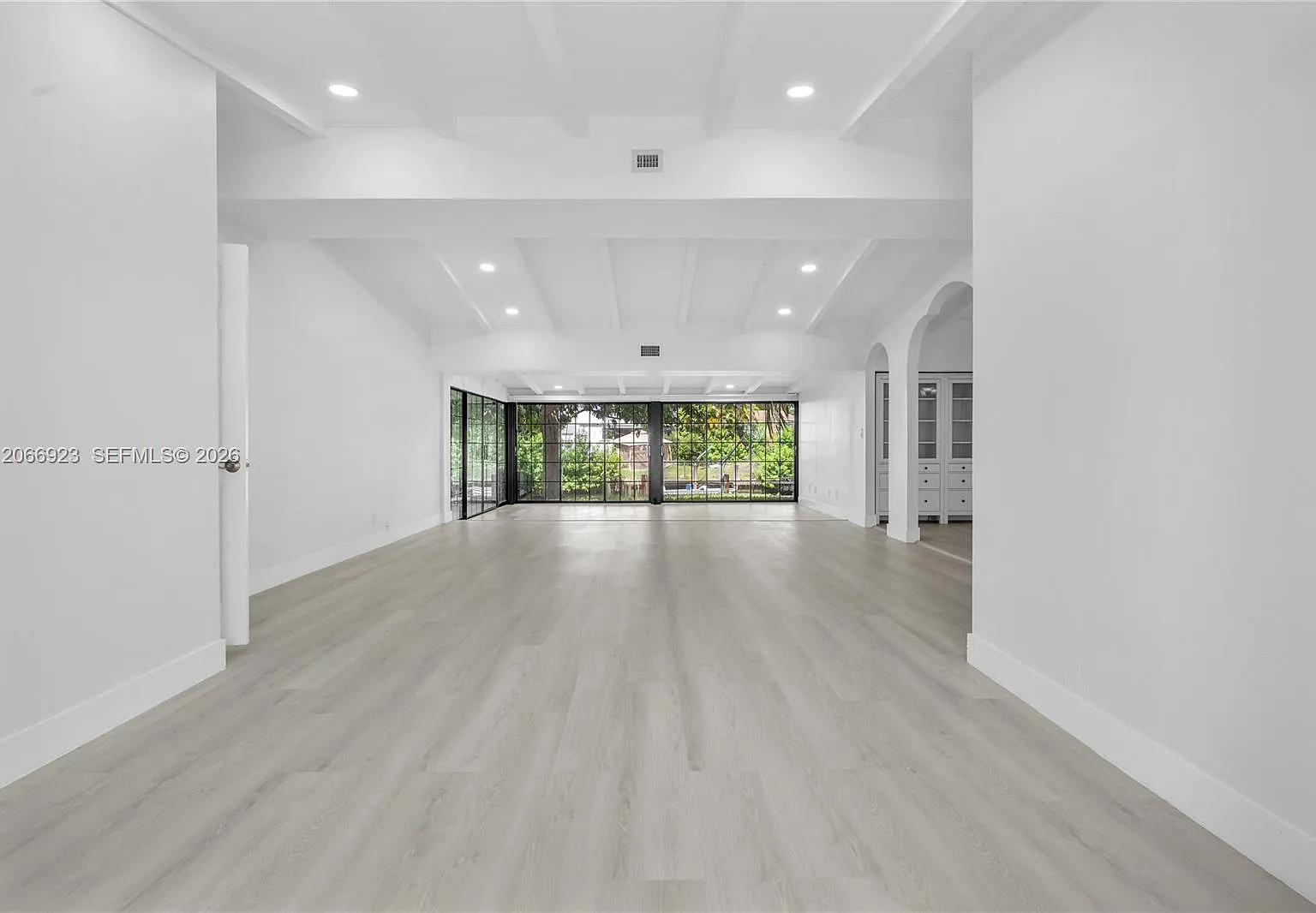 Lauderdale Isles No 2-Blk — Photo 3