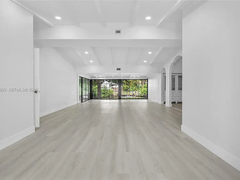 2555 Nassau Ln — Photo 3