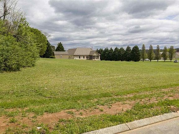 4th image of 14 Casey Ln