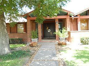 1st image of 901 2nd St