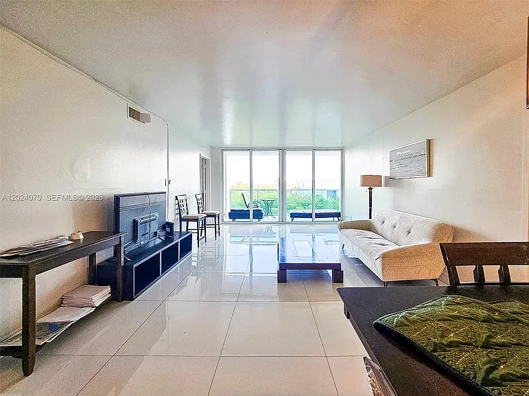 100 Bayview Dr #722 — Photo 5