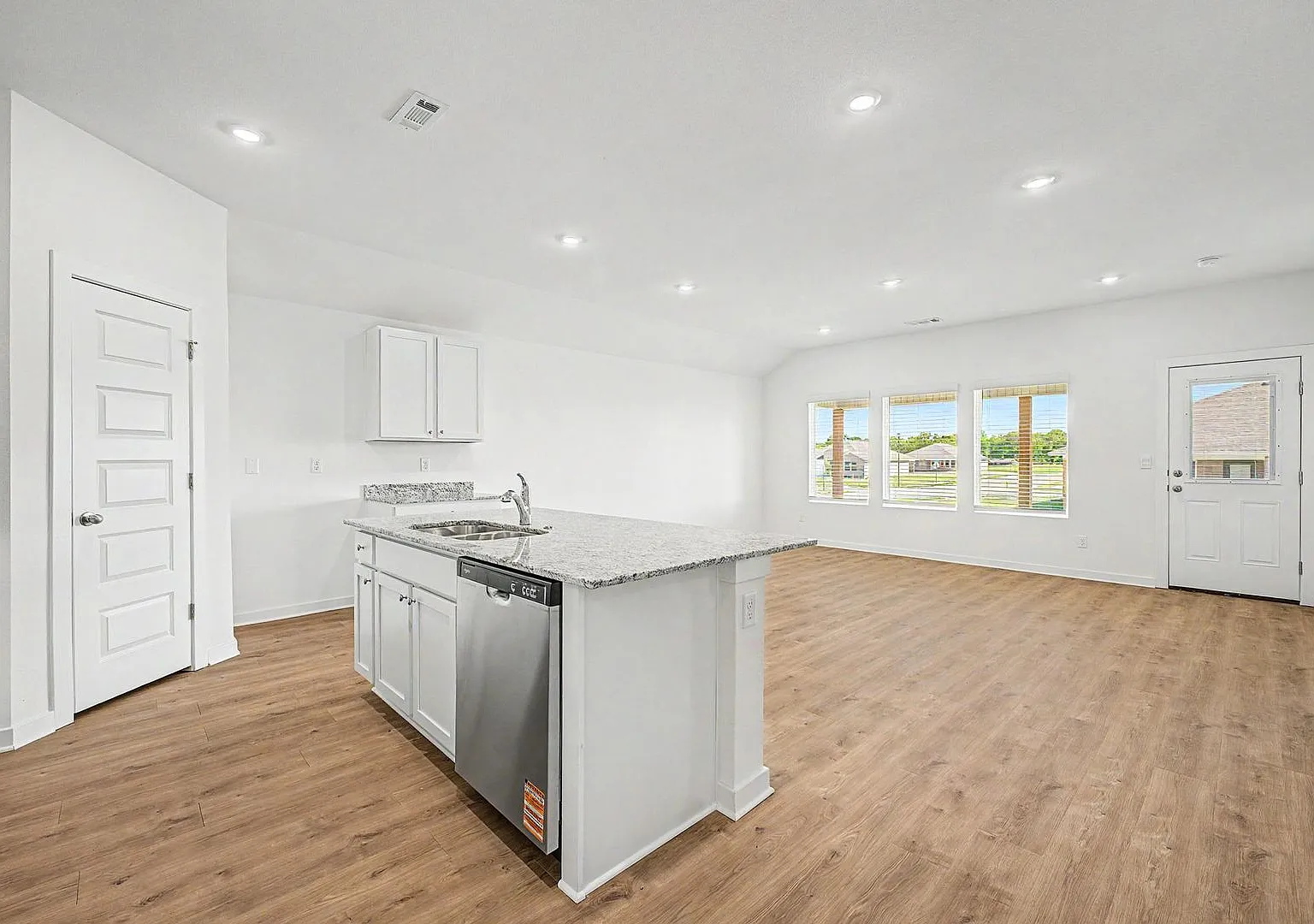 Brand New Home!! — Photo 4