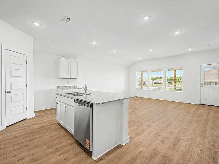 3101 Laredo Ln — Photo 4