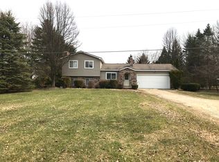3370 N Hickory Ridge Rd, Highland, MI 48357