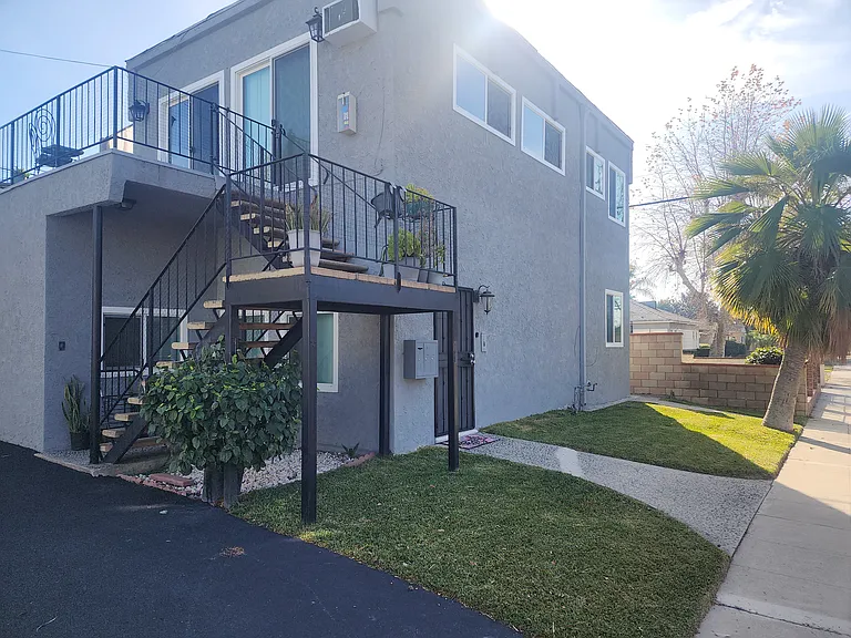1138 N Parish Pl #101 — Photo 7