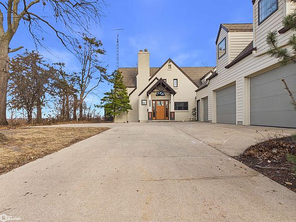 3rd image of 1025 Grand Ave