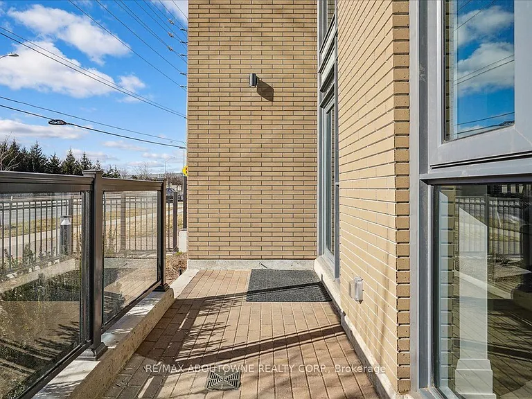 509 Dundas St W #103 — Photo 27