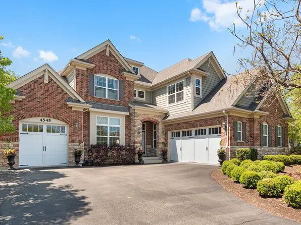 4545 Foxgrove Dr, Saint Charles, IL 60175