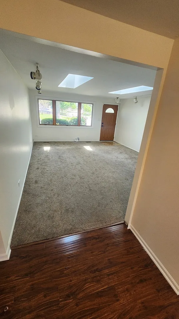 3 bed, 1.5 bath, 1386 sqft, $2,975 — Photo 3