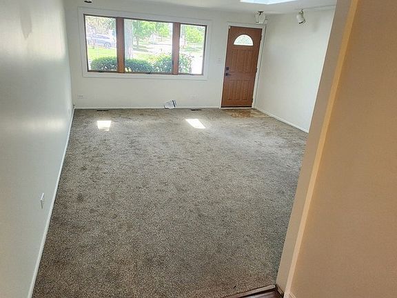 3rd image of 808 S Cedarcrest Dr