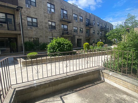 5th image of 44 Hilton Ave APT A1