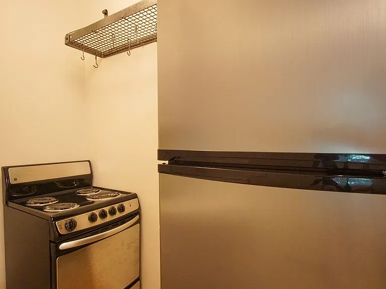 2728 SE Main St #9 — Photo 10
