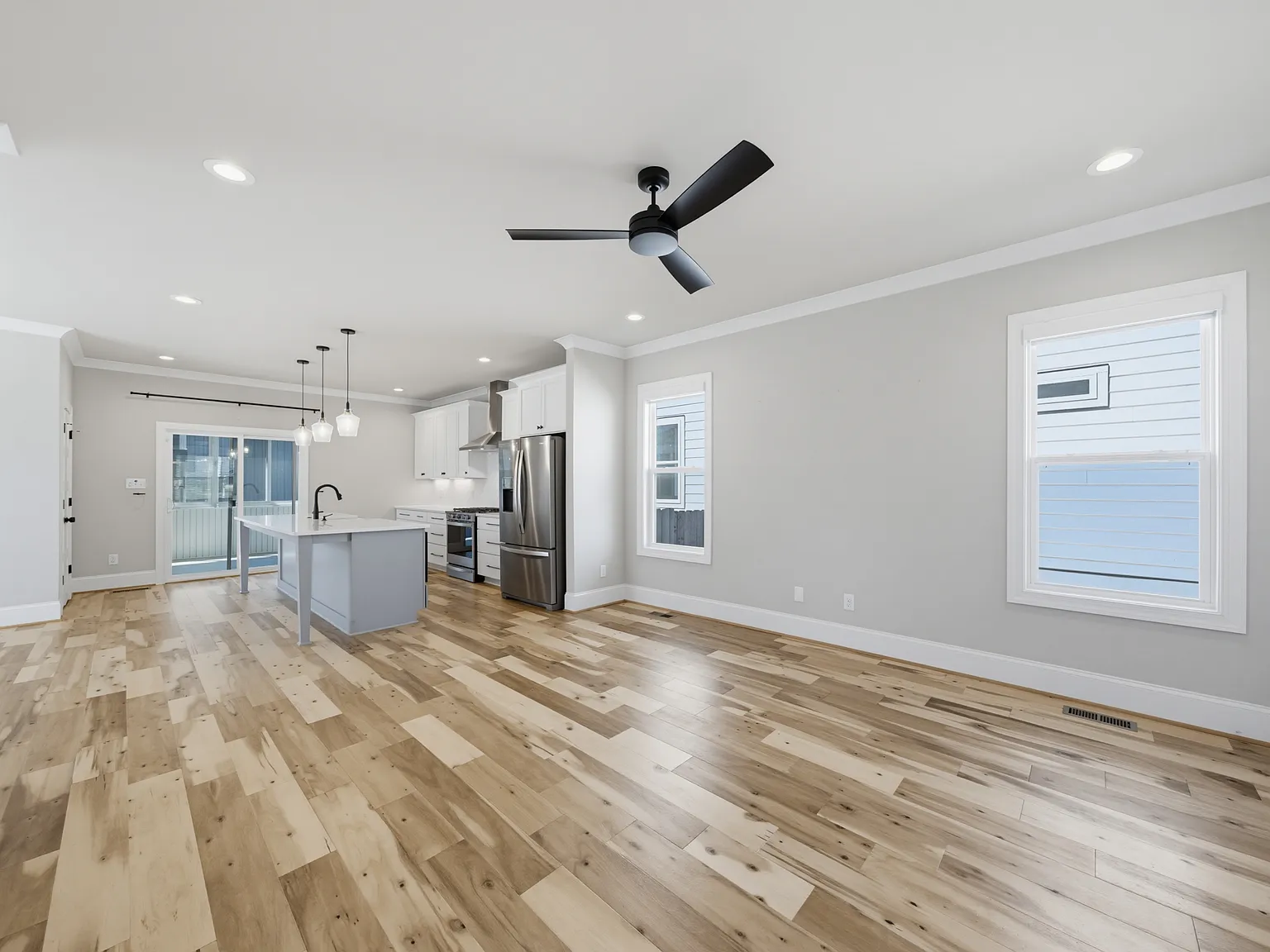 3 bed, 2039 sqft, $2,500 — Photo 4