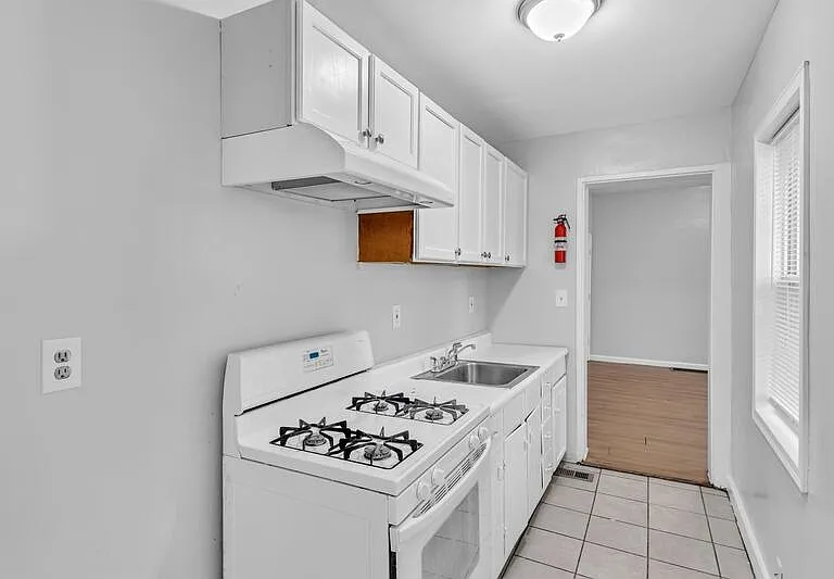 226 W Monument St #1R — Photo 9