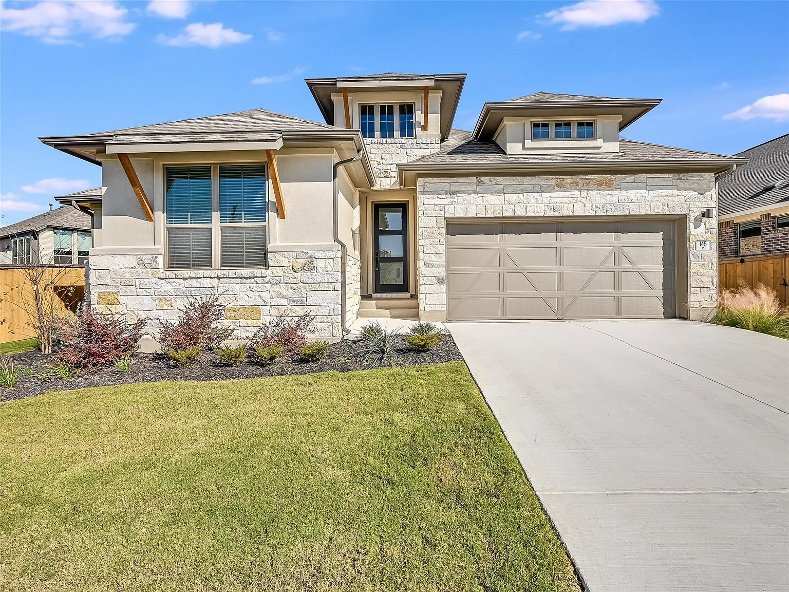 4 bed, 2.0 bath, 2075 sqft, $2,595 — Photo 1