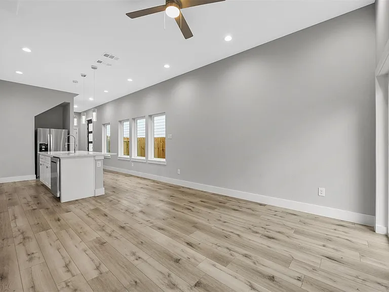 2505 Birmingham Ave — Photo 2