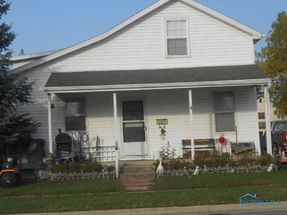 1st image of 229 Taft St