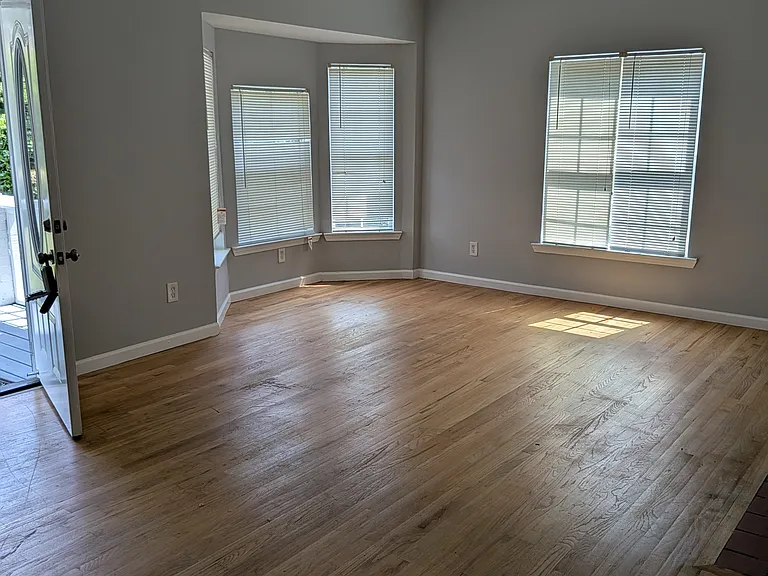 574 Fletcher St SW — Photo 9