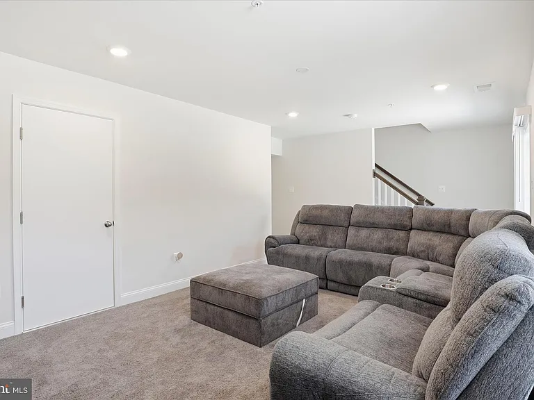 16416 Fife Way — Photo 31