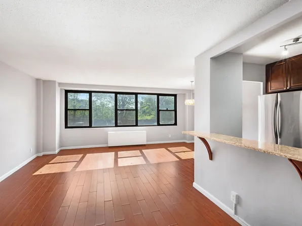 201 Saint Pauls Avenue 1T image 3 of 27