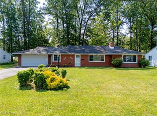 54 Meadowbrook Dr, Grafton, OH 44044