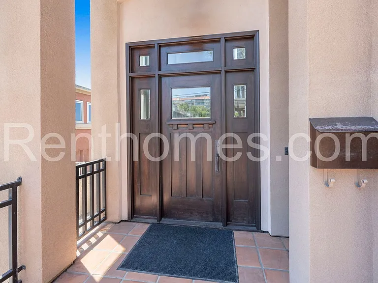 2940 Columbia St — Photo 8