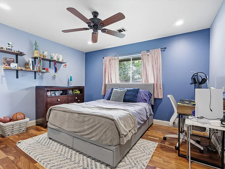 14840 Knollview Dr — Photo 37