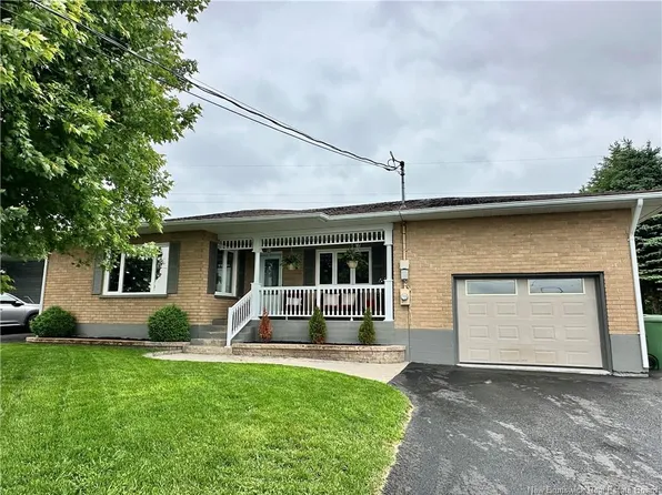 196 Godbout St, Grand Falls, NB E3Y 1C2
