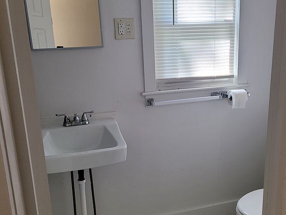 3rd image of 61B West St