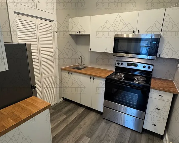 214 E 7th Pl — Photo 8