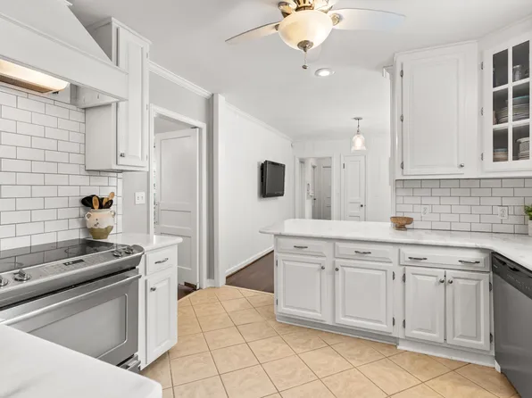523 Hogan Rd, Nashville, TN 37220