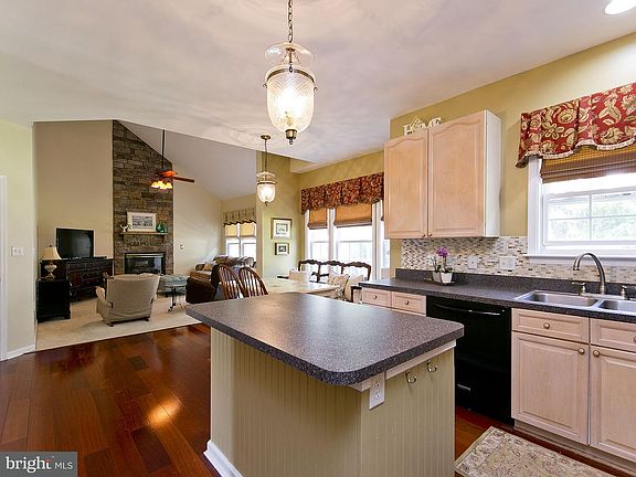 5th image of 105 Yarrow Ct