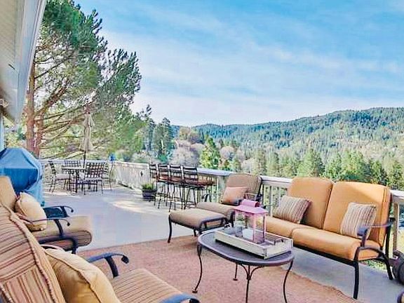 3rd image of 426 Delle Dr