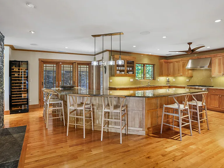 90 Lighthouse Dr — Photo 13
