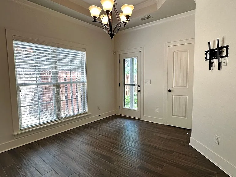 358 Kingston Cir — Photo 6