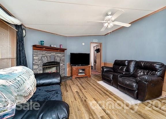 3rd image of 4613 Lancaster Dr